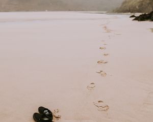 Preview wallpaper beach, sand, footprints