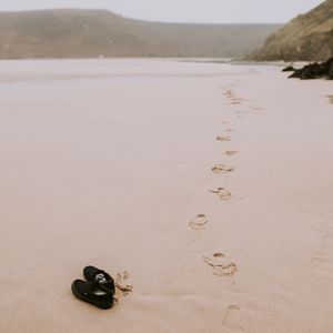 Preview wallpaper beach, sand, footprints