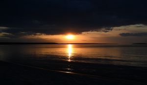Preview wallpaper beach, sea, horizon, sun, sunset, dark