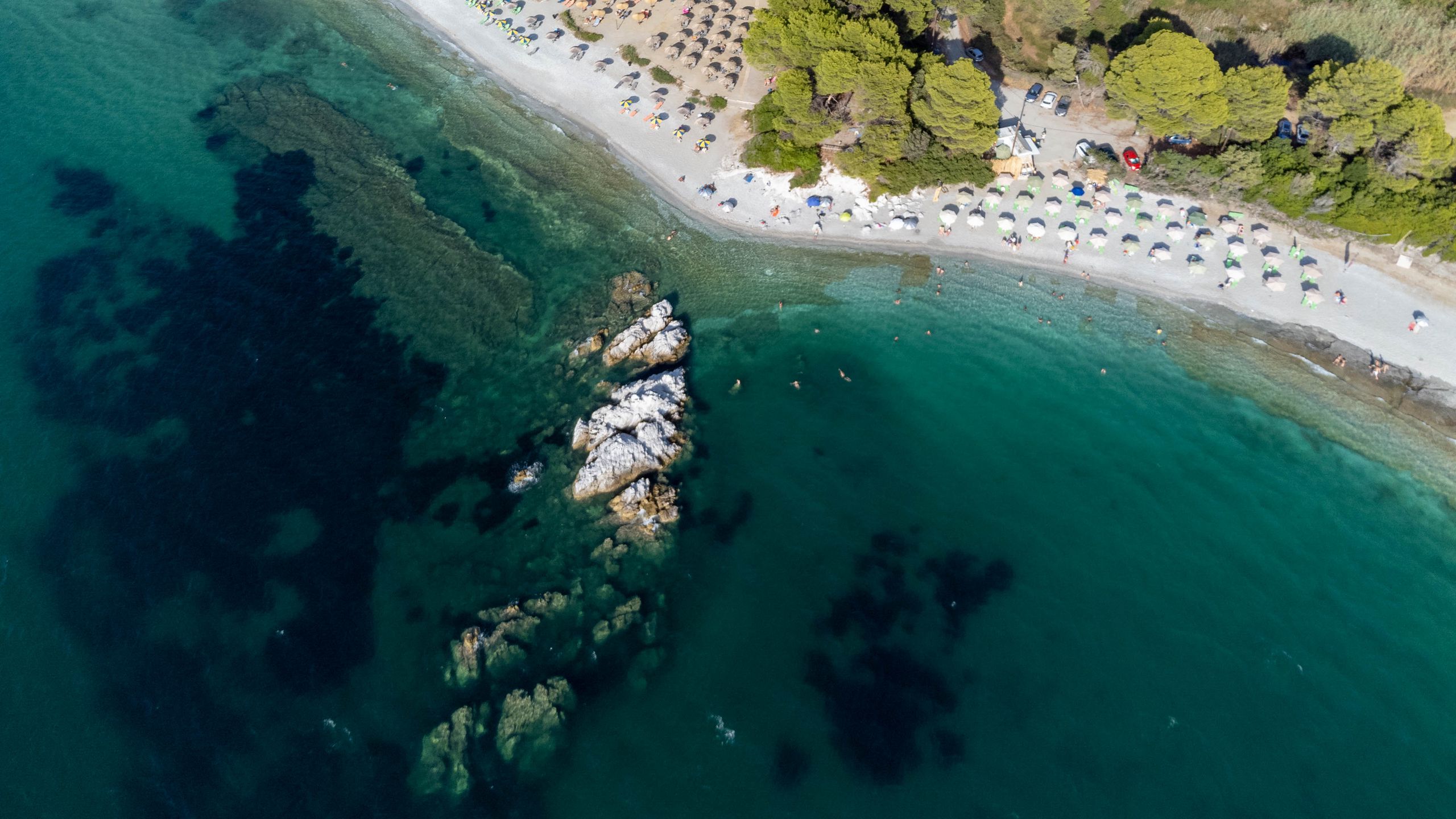 Download wallpaper 2560x1440 beach, sea, rocks, summer, aerial view