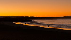 Preview wallpaper beach, sea, silhouettes, twilight, dark