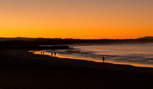 Preview wallpaper beach, sea, silhouettes, twilight, dark