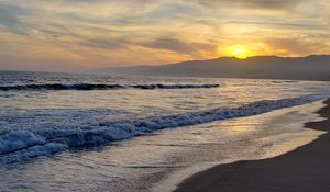 Preview wallpaper beach, sea, waves, sunset, landscape