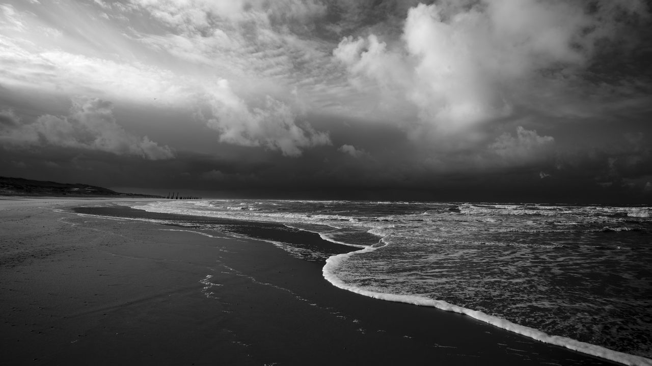 Wallpaper beach, sea, waves, clouds, black and white hd, picture, image