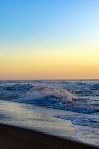 Preview wallpaper beach, sea, waves, spray, twilight, landscape