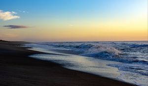Preview wallpaper beach, sea, waves, spray, twilight, landscape