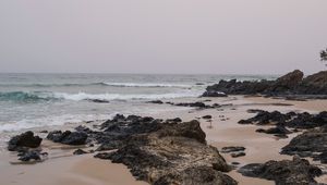 Preview wallpaper beach, seagulls, birds, rocks, waves