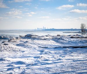 Preview wallpaper beach, snow, city, horizon, winter