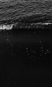 Preview wallpaper beach, waves, bw, sea, dark