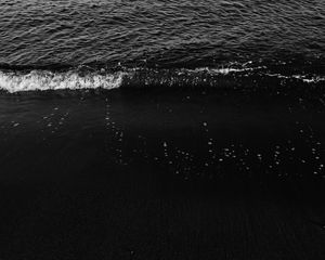 Preview wallpaper beach, waves, bw, sea, dark