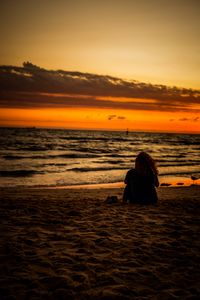 Preview wallpaper beach, woman, sunset, horizon