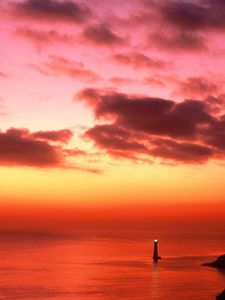 Preview wallpaper beacon, light, england, water, evening, sky