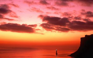 Preview wallpaper beacon, light, england, water, evening, sky