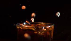 Preview wallpaper beans, coffee, glass, splashes