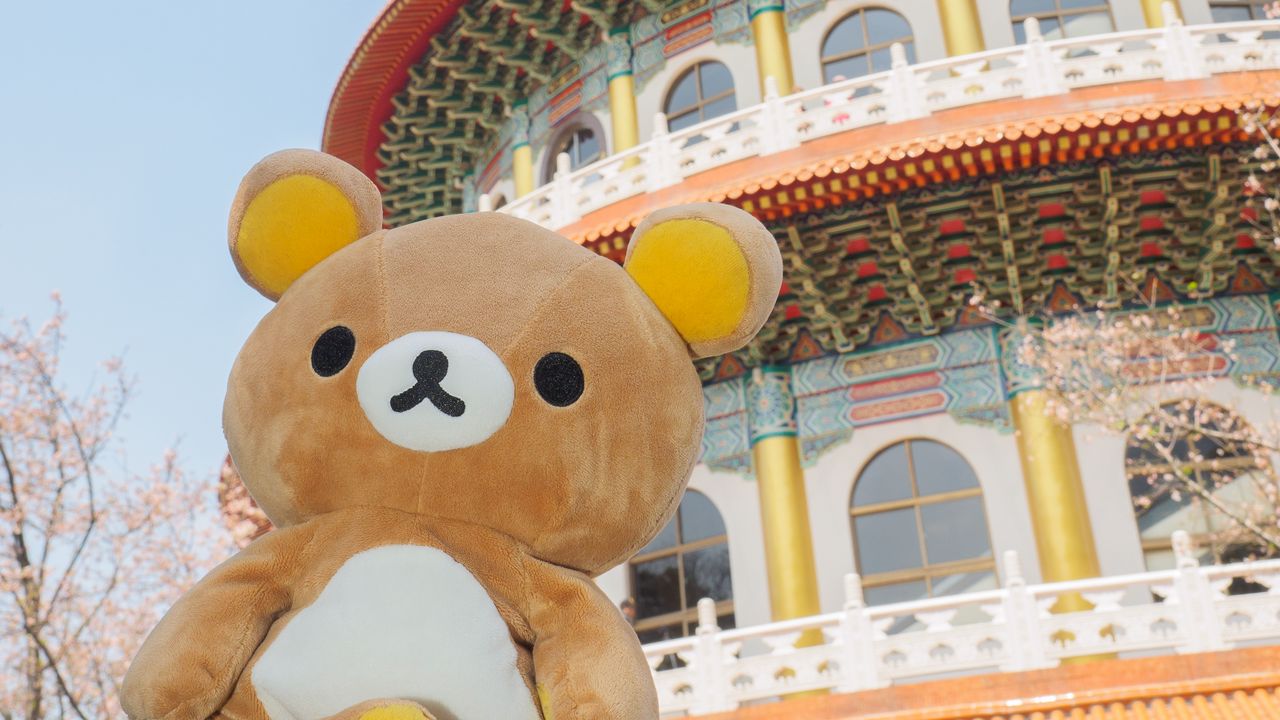 Wallpaper bear cub, toy, cute, building, architecture