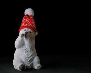 Preview wallpaper bear, statuette, hat