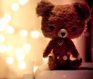 Preview wallpaper bear, toy, soft, glare