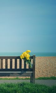 Preview wallpaper bench, bouquet, flowers, yellow, beach
