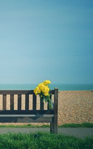 Preview wallpaper bench, bouquet, flowers, yellow, beach