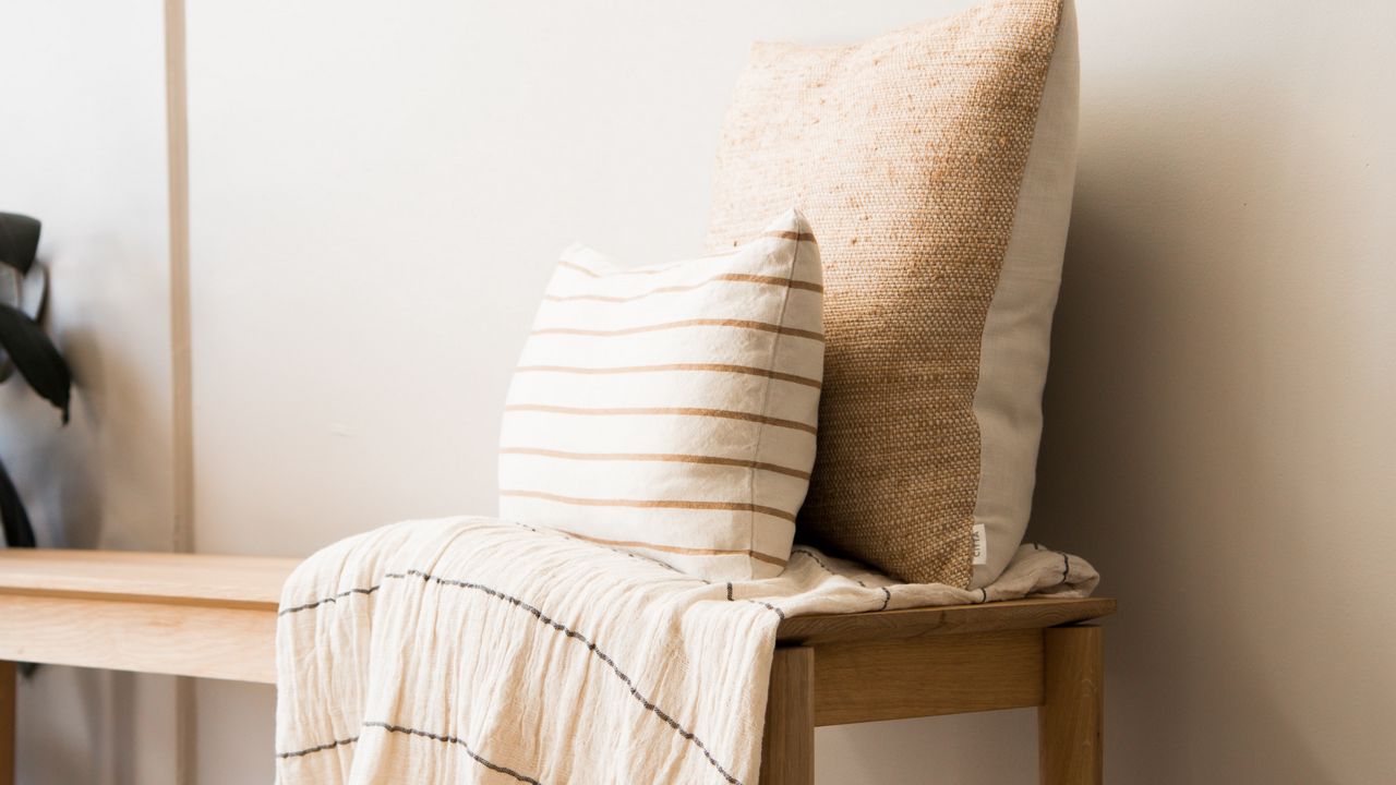 Wallpaper bench, pillows, interior