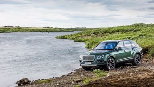 Preview wallpaper bentley, bentayga, side view, nature