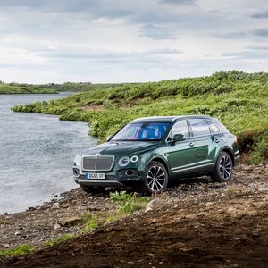 Preview wallpaper bentley, bentayga, side view, nature