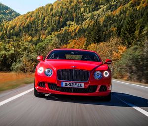 Preview wallpaper bentley, continental, gt, red, front view, movement, speed, road