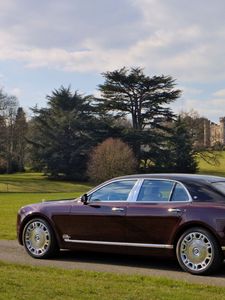 Preview wallpaper bentley, side view, grass