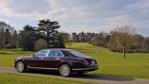 Preview wallpaper bentley, side view, grass