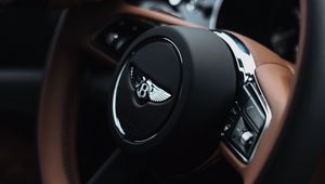 Preview wallpaper bentley, steering wheel, hands, gloves, car