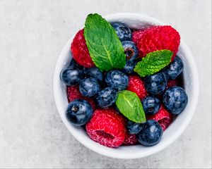 Preview wallpaper berries, blueberries, raspberries, mint