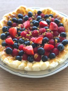 Preview wallpaper berries, pie, dessert, food, summer