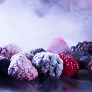 Preview wallpaper berries, raspberries, blueberries, blackberries, frozen, vapor