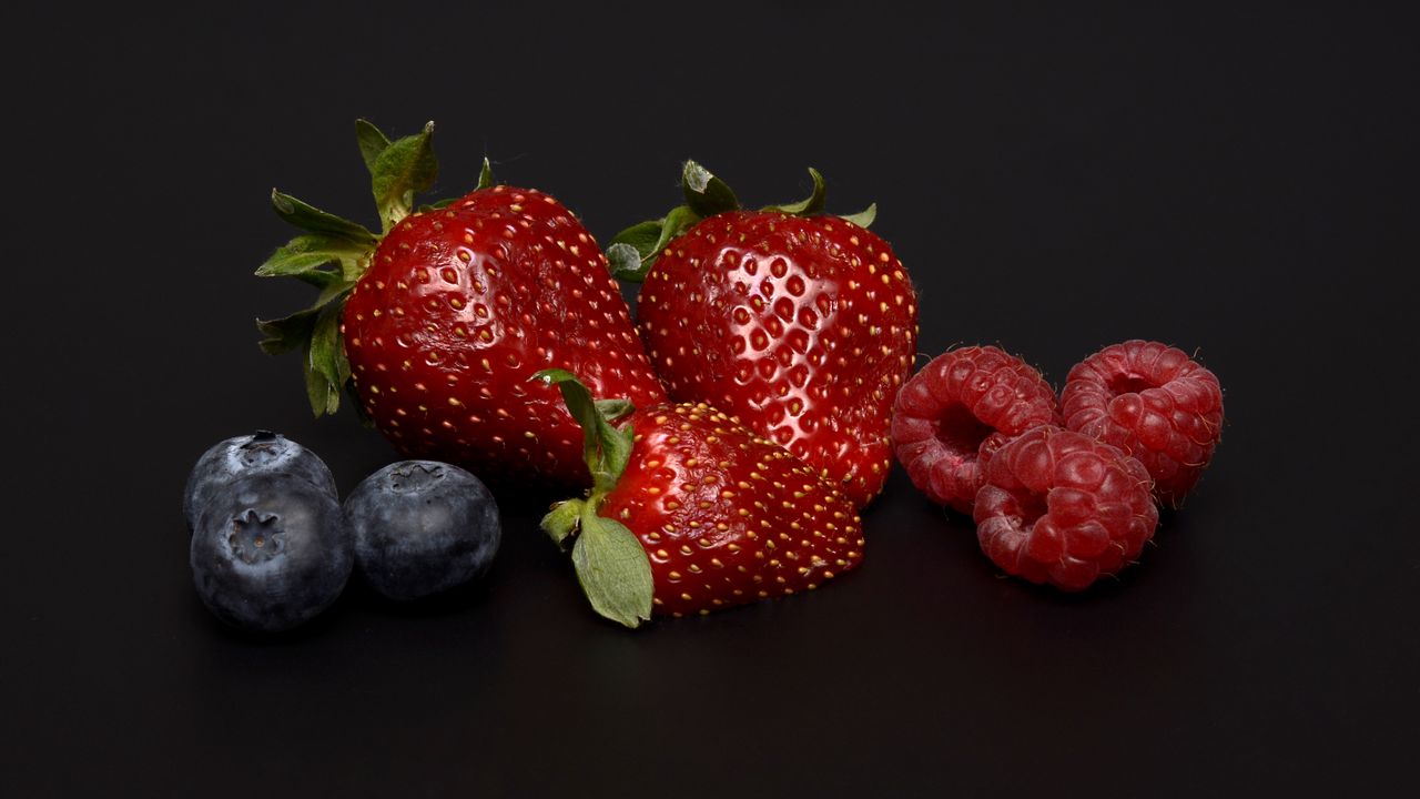 Wallpaper berries, strawberries, blueberries, raspberries