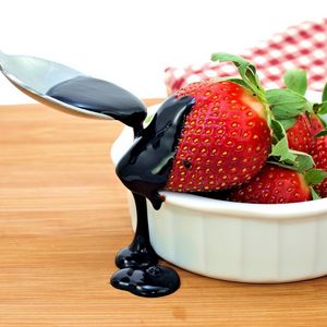 Preview wallpaper berries, strawberries, chocolate, spoon