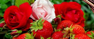 Preview wallpaper berries, strawberries, roses, flowers, buds