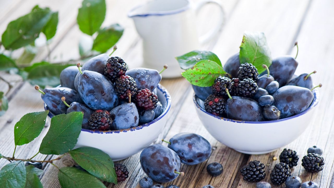 Wallpaper berry, blackberry, plum, plates