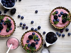 Preview wallpaper berry, blueberry, blackberry, dessert