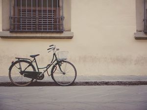 Preview wallpaper bicycle, building, street