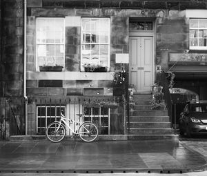 Preview wallpaper bicycle, building, windows, bw