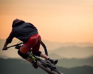 Preview wallpaper bicycle, cyclist, jump, helmet, stunt