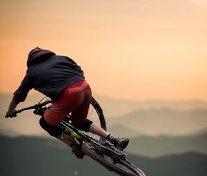 Preview wallpaper bicycle, cyclist, jump, helmet, stunt