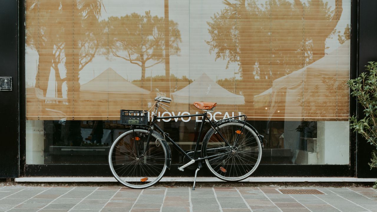 Wallpaper bicycle, facade, street, reflection