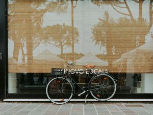Preview wallpaper bicycle, facade, street, reflection
