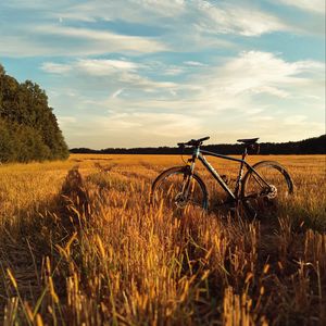 Preview wallpaper bicycle, field, grass, horizon, sky