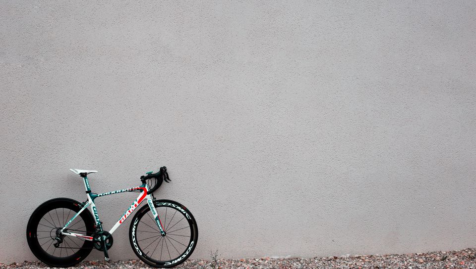 960x544 Wallpaper bicycle, wall, sports