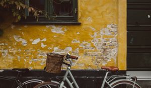 Preview wallpaper bicycle, wall, window