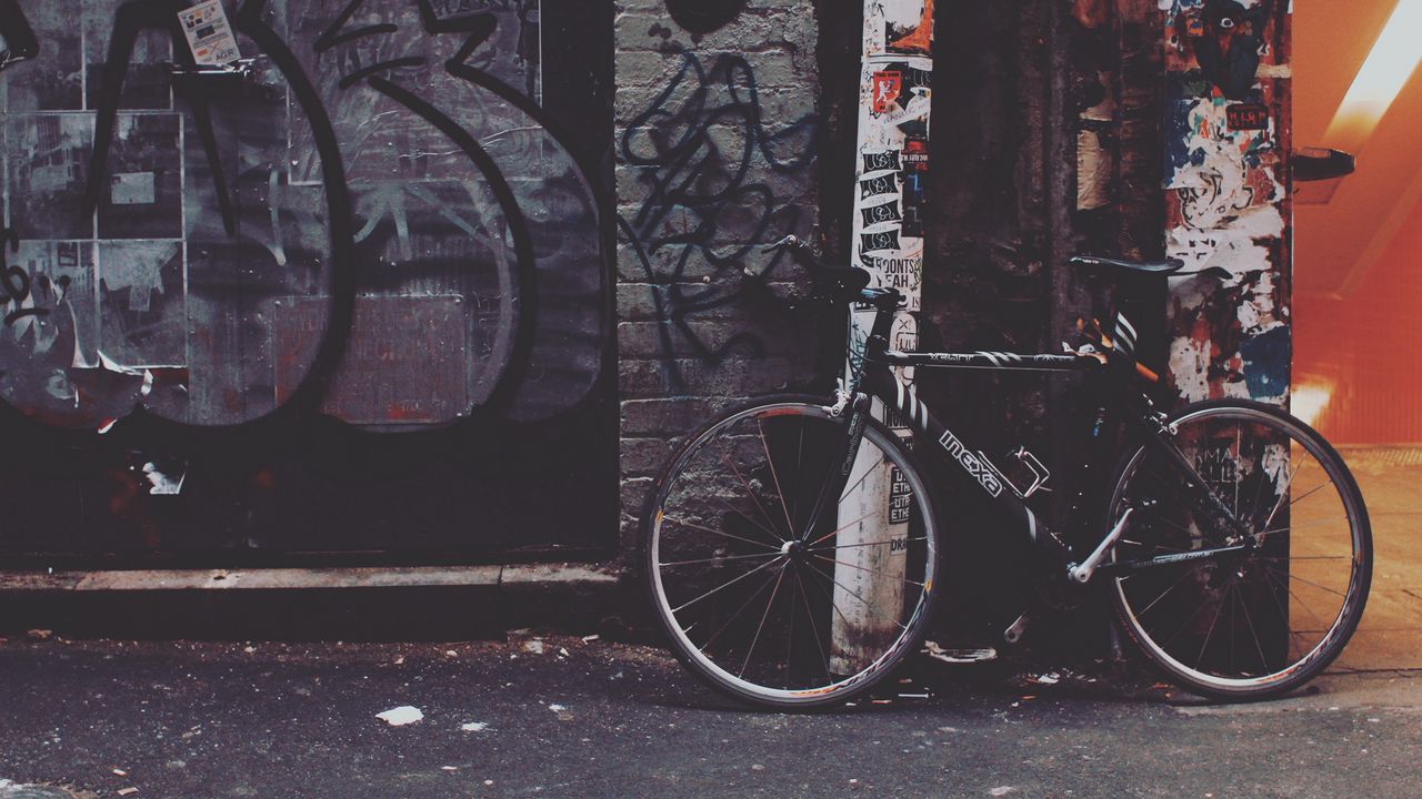 Wallpaper bicycle, yard, graffiti