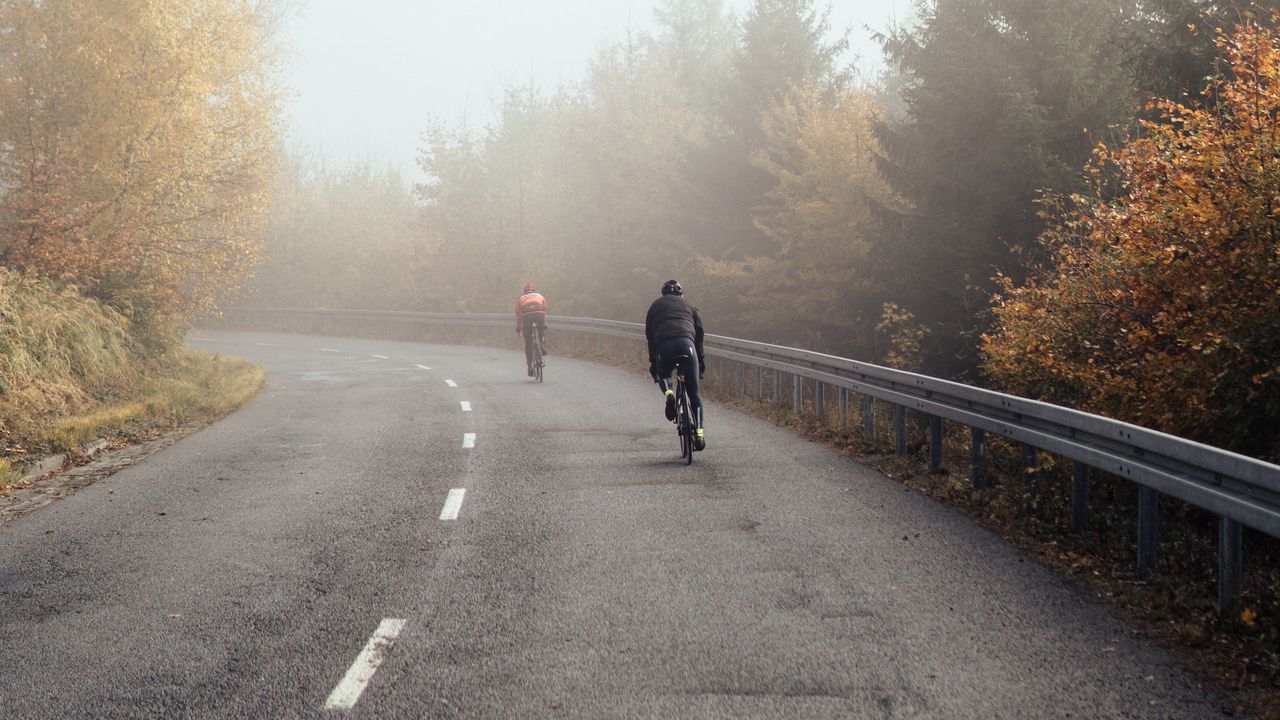 Wallpaper bicycles, cyclists, bikes, road, fog, ride