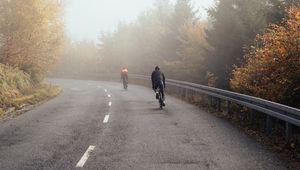 Preview wallpaper bicycles, cyclists, bikes, road, fog, ride